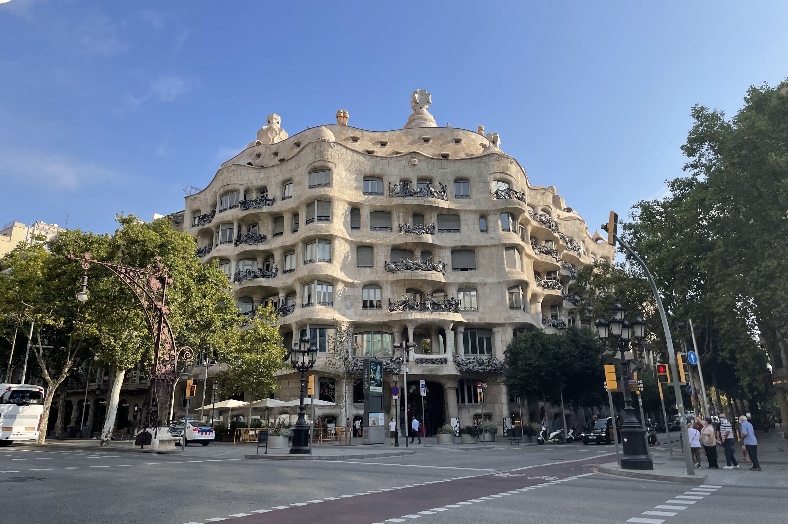 la pedrera casa mila gaudi barcelona